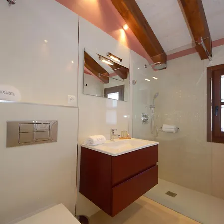 דירה El Palacete De אינסה